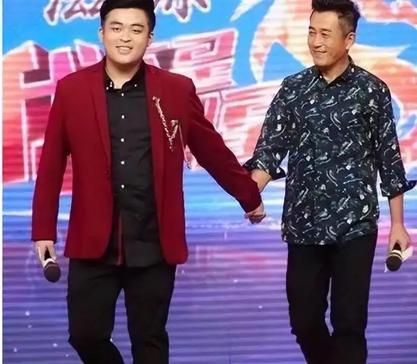 王志飞16年前和妻子离婚最亏欠儿子王也如今带他拍戏来弥补