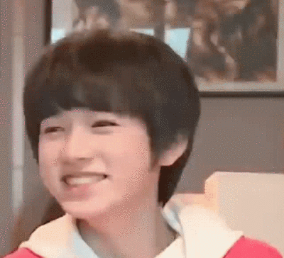 宋亚轩 捂嘴笑 cr.