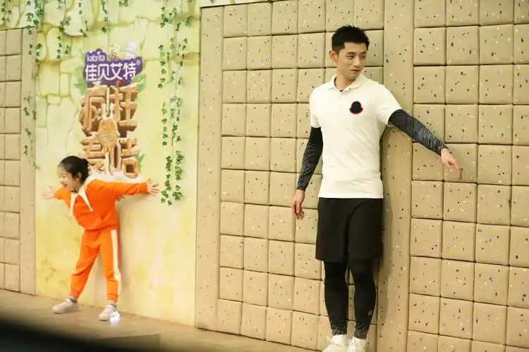 张继科疯狂的麦咭6险遭扒裤优质男爱豆即将上线闯关