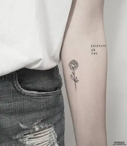 小清新花手臂纹身图案