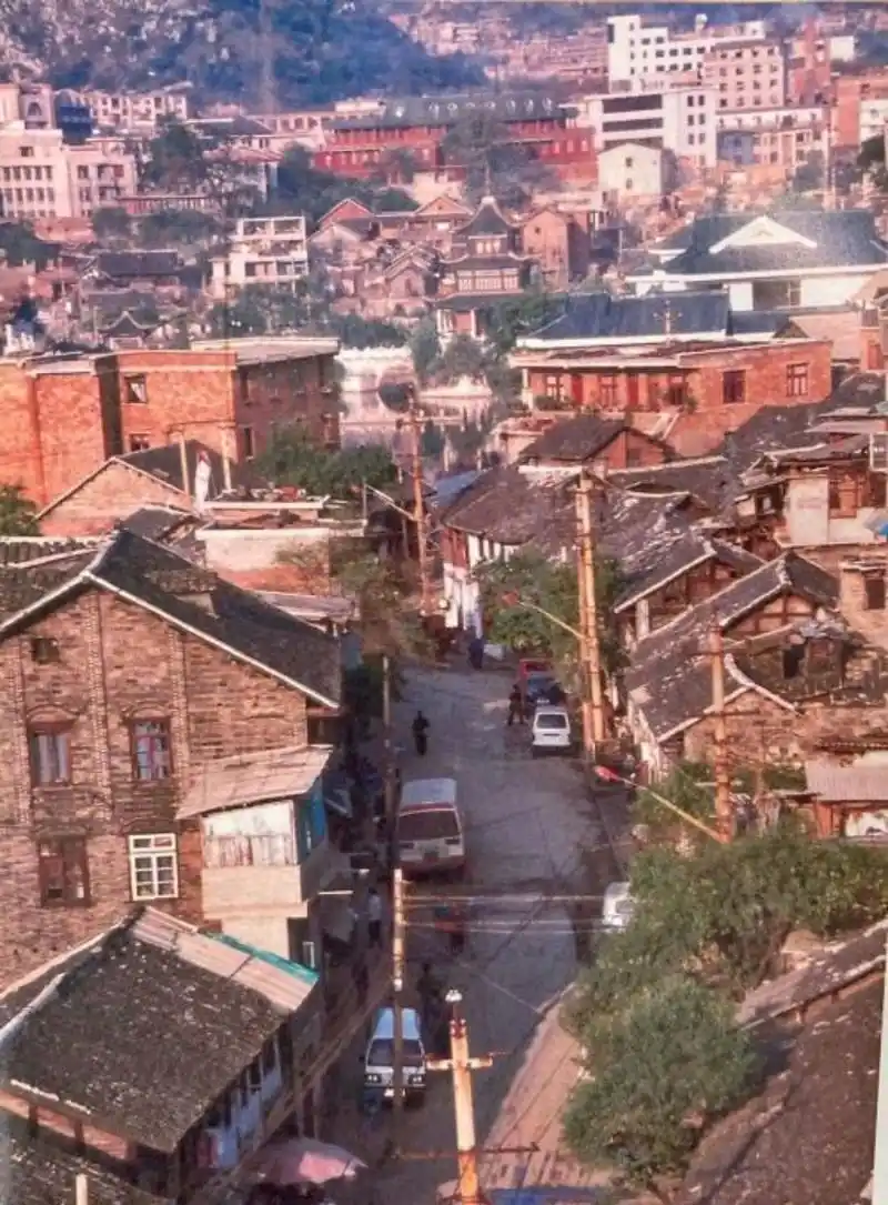 贵州老照片流出,90年代"省会"的城市老场景!看下你认得不
