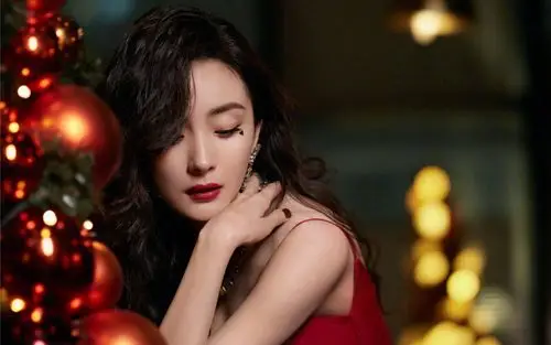 杨幂吊带红裙妩媚性感壁纸49