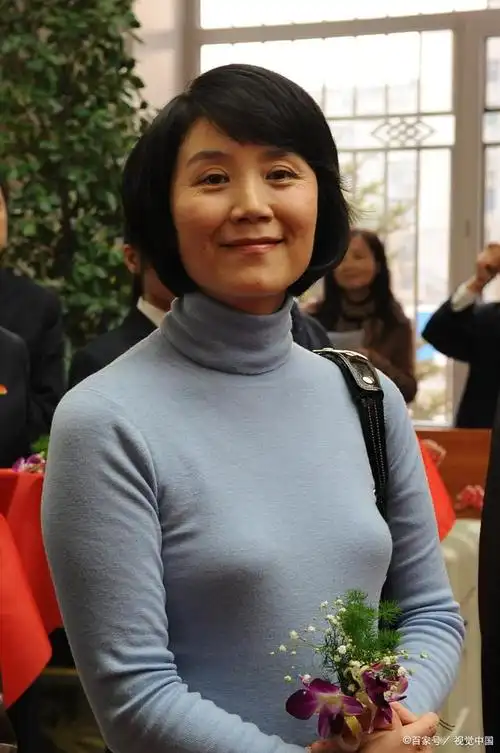 著名女星严晓频:父亲老戏骨,她嫁青梅竹马平凡丈夫幸福吗?