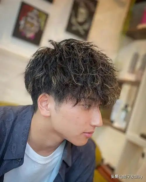 今年男生流行发型(新时尚男士发型15款)(14)