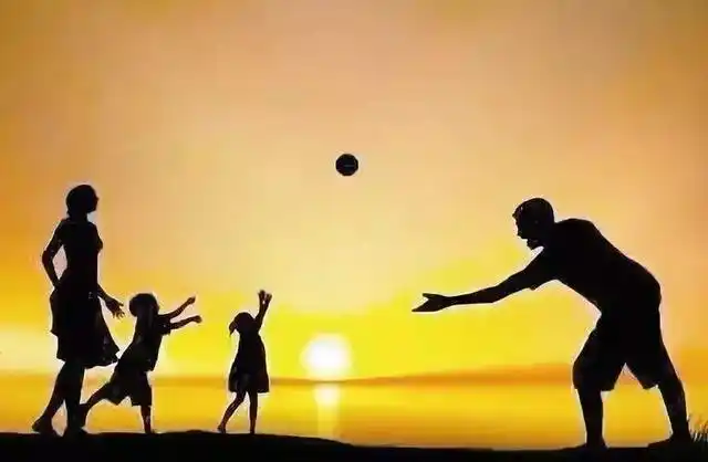 "最美妈妈"背着孩子上班,看着妈妈的背影,网友直呼:真美