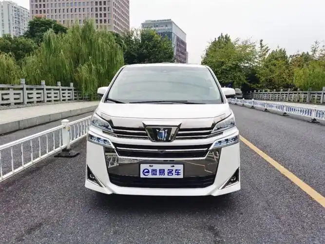 杭州2021年09月丰田皇冠2021款皇冠双擎25lhv尊贵版白色自动档