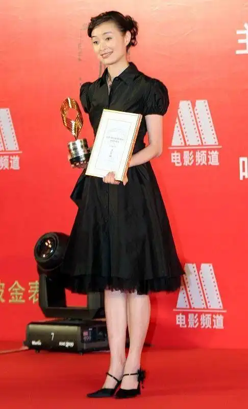 吴越换了发型变化好大看着都不优雅了差点认不出来