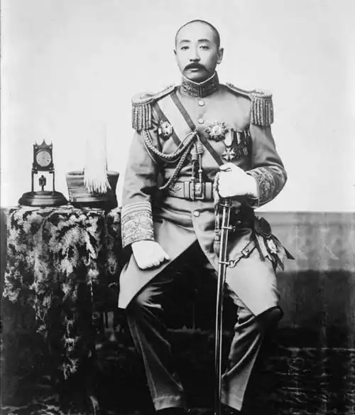 老照片:枭雄张作霖,戎马一生,寸土不让,儿子晚年用六字评其一生_东北