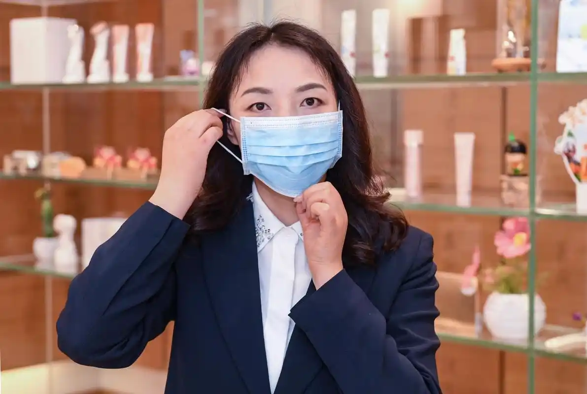 【无限关爱极致用心】系列报道之一:坚持适时戴口罩