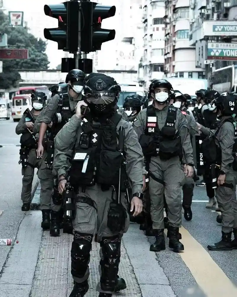 "忠誠勇毅——心繫社會"#守城 #香港 #香港警察 #忠诚勇 - 抖音