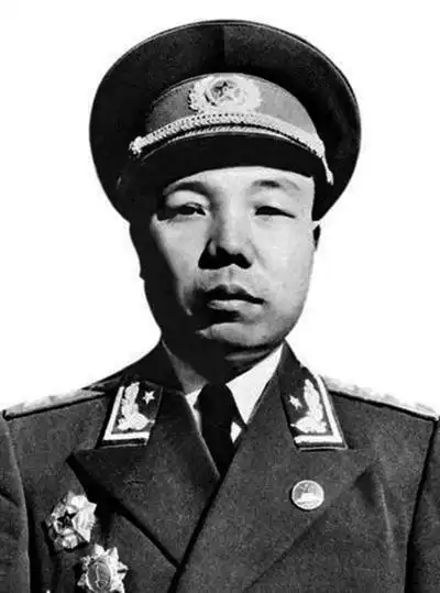 最年轻的开国上将萧华