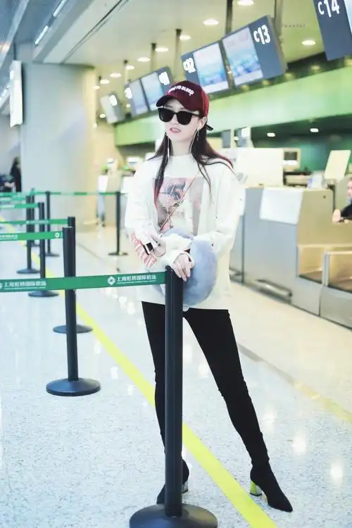 snh48吴哲晗机场返图
