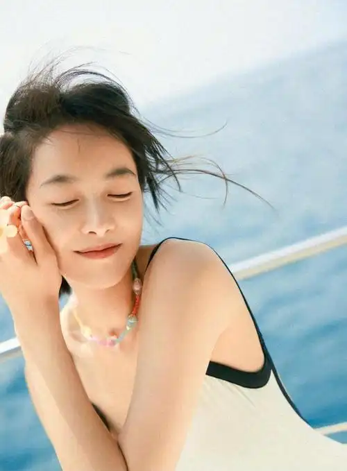 宋茜泳装性感照合集!网友:太欲了,三十多岁还能这么性感!