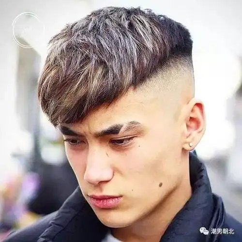 8款男生两边剃光发型真帅气渐变的层次感越看越时髦