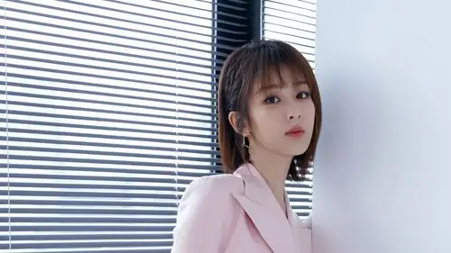 杨紫帅气时尚写真