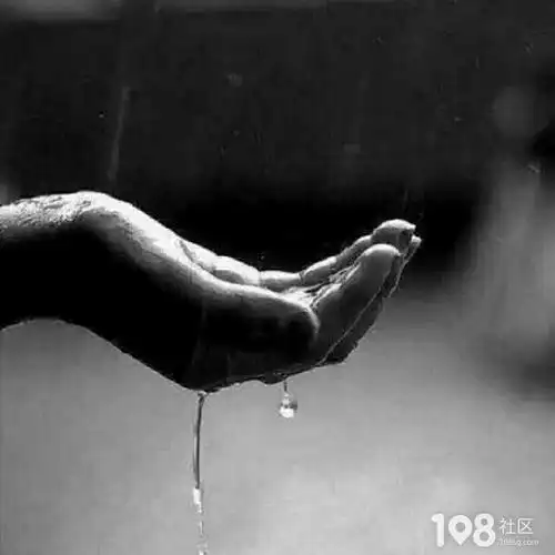 心酸的背后总有太多的泪水和无奈…时间也许会淡化过去…未来也会接受