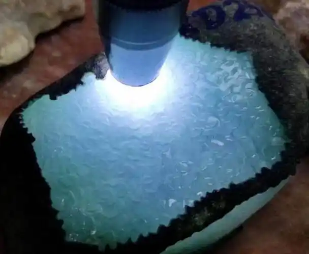 一块原石标价数千万,抢购者还多次加价,翡翠被称为疯狂的石头