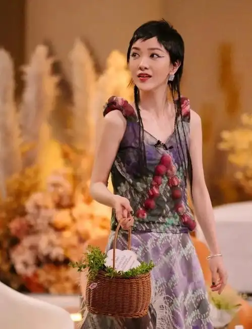 郭采洁:从精灵变成了神婆