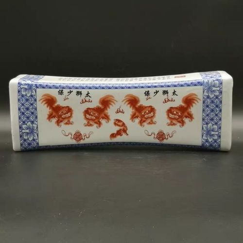 清乾隆青花粉彩太狮少保瓷枕 清火安神保健儿童枕 护颈椎枕头摆件