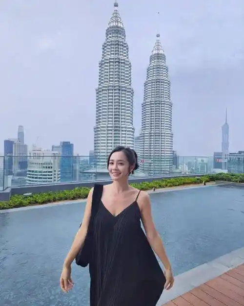 前tvb「小舒淇」宣布结婚,离巢后转战电影圈做女一_张振朗_陈芷尤