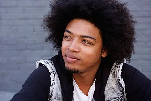 男青年,非洲式发型,看别处,头像,年轻,男人