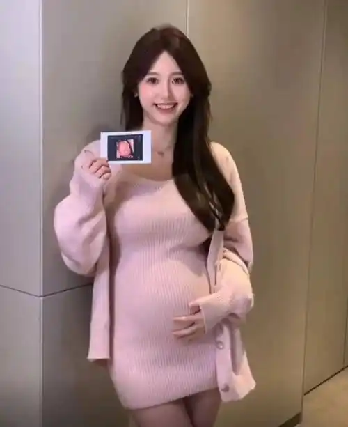 千万网红晒孕照视频,被网友质疑怀孕了还擦边?走的是"孕妇纯欲风"?