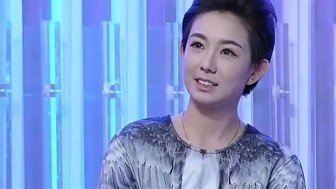 肌肉小伙穿西装,竟是彩妆师,主持人觉得不可思议丨百里挑一