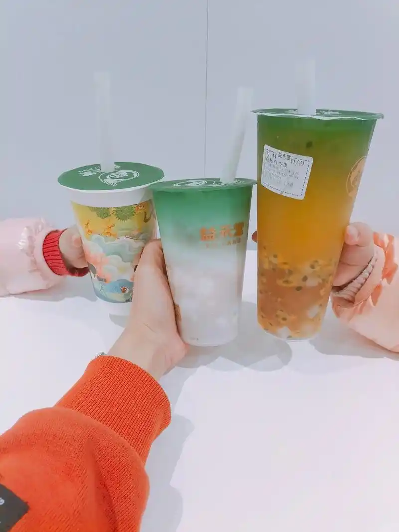 把女儿培养成闺蜜了(7307ω`73) 一起逛街   一起喝奶茶  - 抖