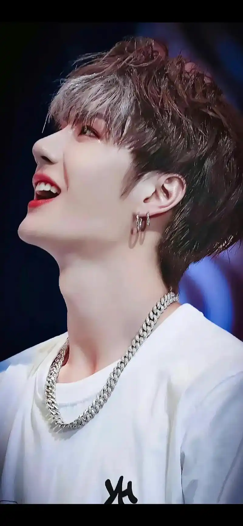 向全世界安利 #宝藏男孩王一博  有谁会不爱5a级颈区呢# - 抖音