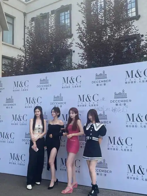 蹭波女明星红毯签名照片