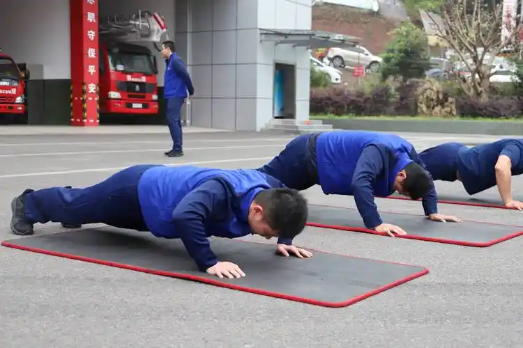 叙永县消防救援大队持续抓好体能训练