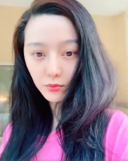 范冰冰在微博分享近况,写道"没有洗头的第七天,感觉还能再坚持坚持!