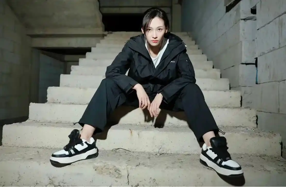 分享图片.#ootd穿搭 #日常vlog #黑色系 #丁笑滢 - 抖音