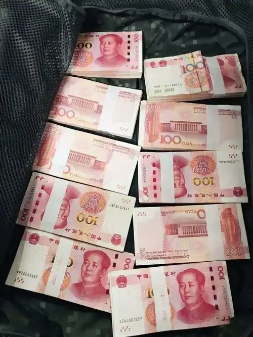 10万现金遗落出租车的哥神操作找到失主