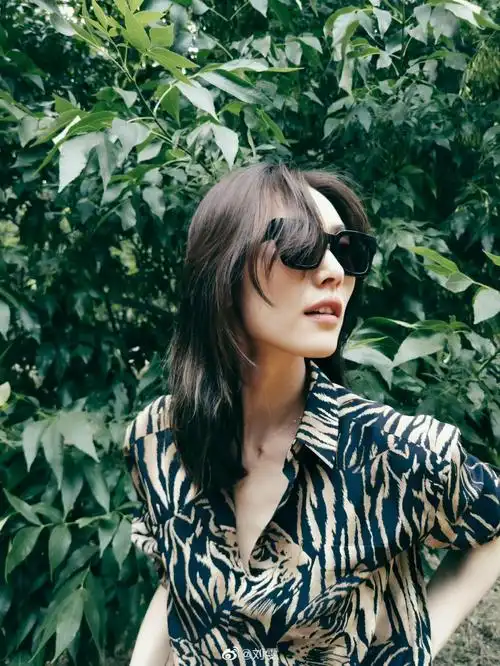 刘雯微博近照大自然博主没错了