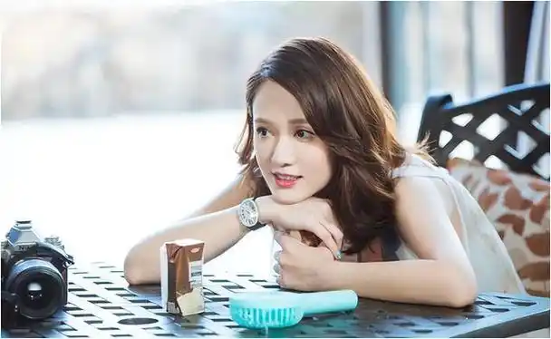 陈乔恩在进军内地市场的时候,很幸运地与古天乐相识.