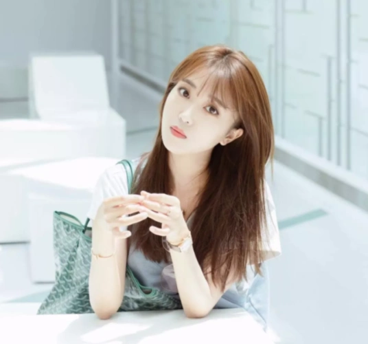 情感音频节目主播蕊希,在全网有3500万听众(受访者供图)