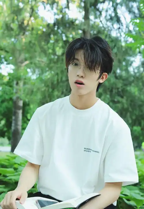 孙亦航收到十八楼红绳的表情#李飞你应该给李俊濠双倍工资随时随刀技