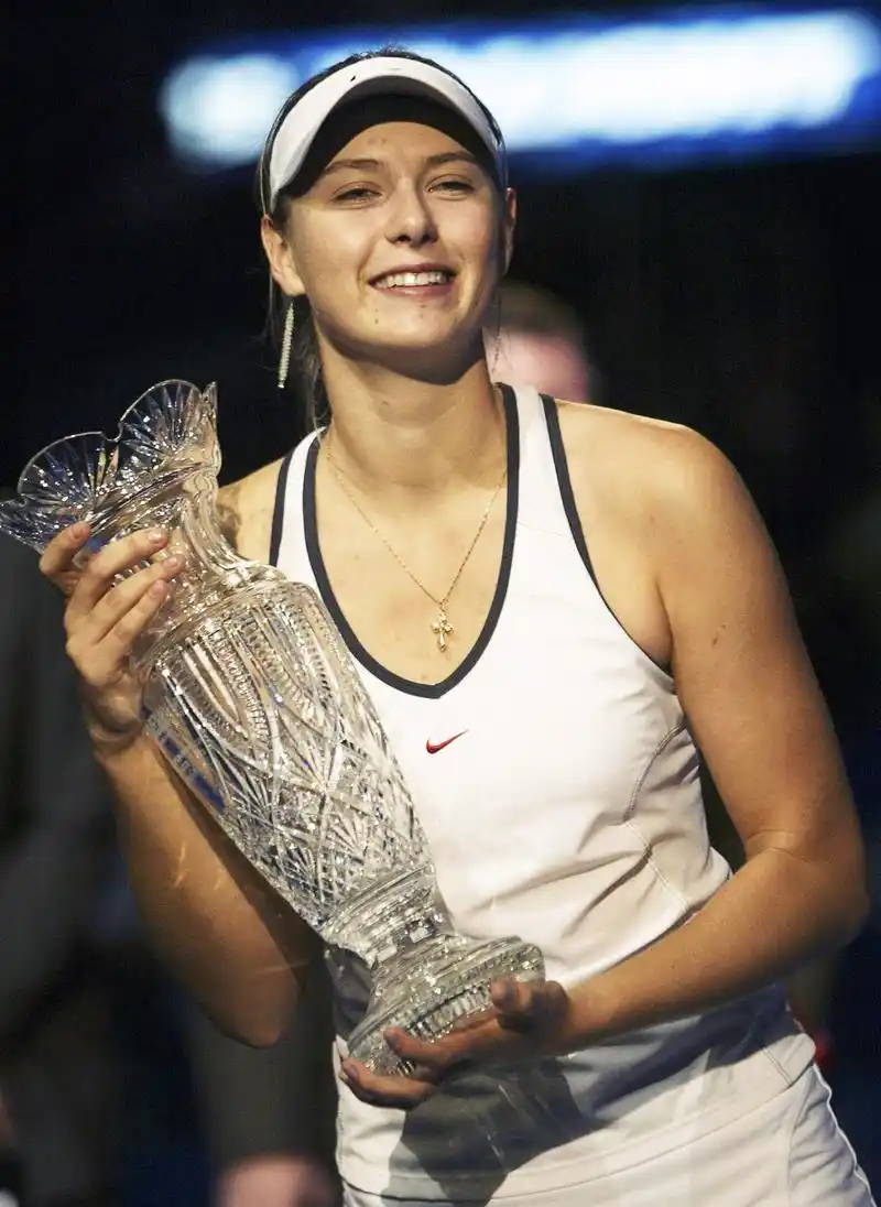 网球莎拉波娃宣布退役