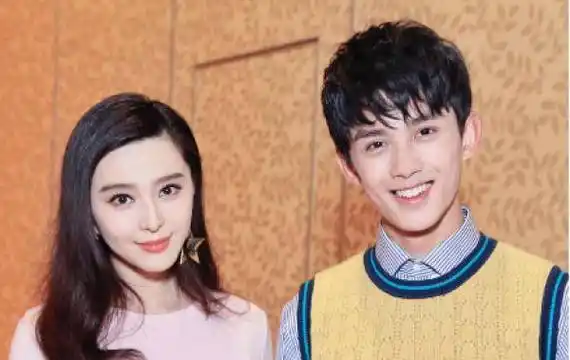 童年杨幂在刘威怀里,刘德华亲吻谢霆锋,原来娱乐圈里都是老熟人_吴磊