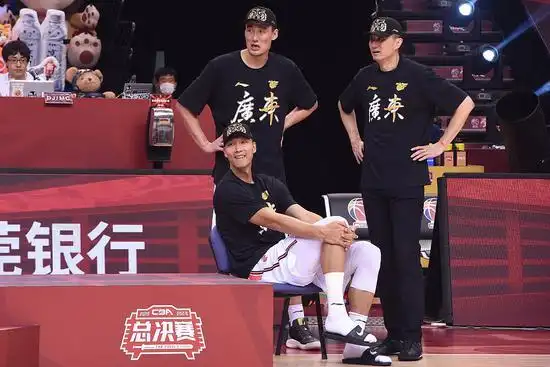 好兄弟一起狂苏伟阿联受伤令我感同身受夺冠总算没有辜负他