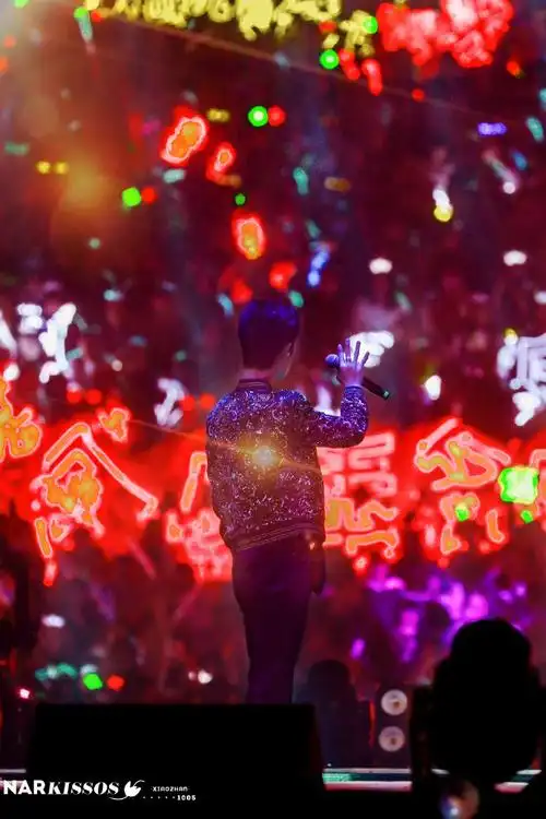 肖战#19年星光大赏的红海肖战和红色就是超级搭配肖战,红海只为你