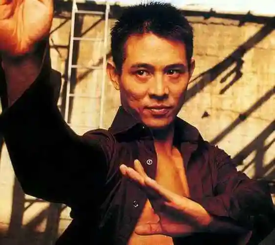 功夫巨星李连杰那么有钱,为什么不去治甲亢?向太的话点破真相了