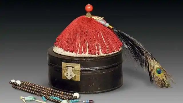 古代官帽也有等级之分,清代的最值钱,头顶的珠子更是价值不菲
