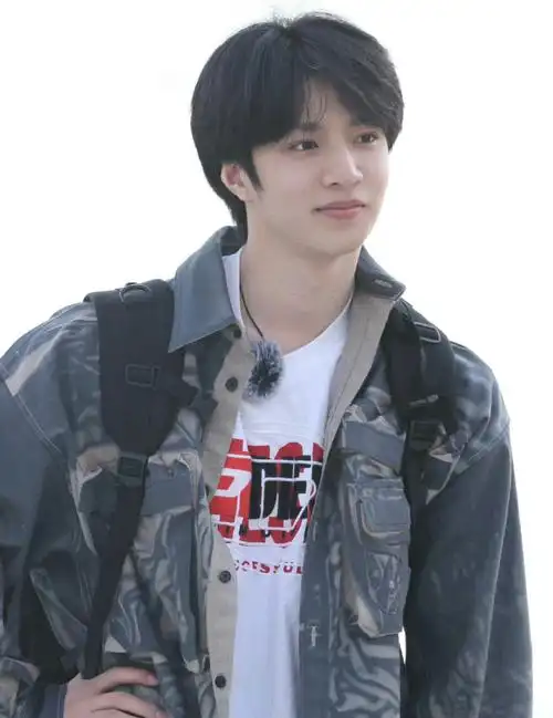 哎呀这两张好萌好萌 素颜顺毛=13岁!    #刘耀文这是我的岛