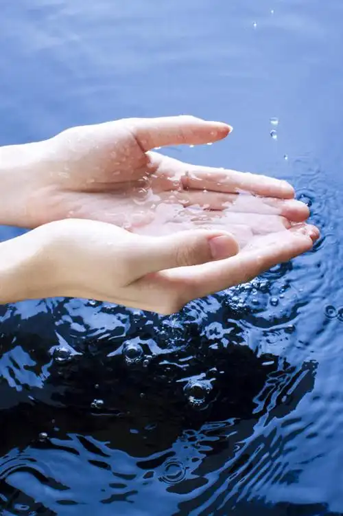 手,一个人,竖图,特写,水,拿着,干净,纯净水,摄影,清新,纯净,亚洲人