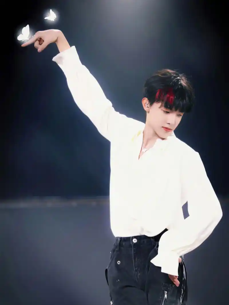 第一主唱#张泽禹# 对舞台的完成度简直不要太完美! 让我们一起get来