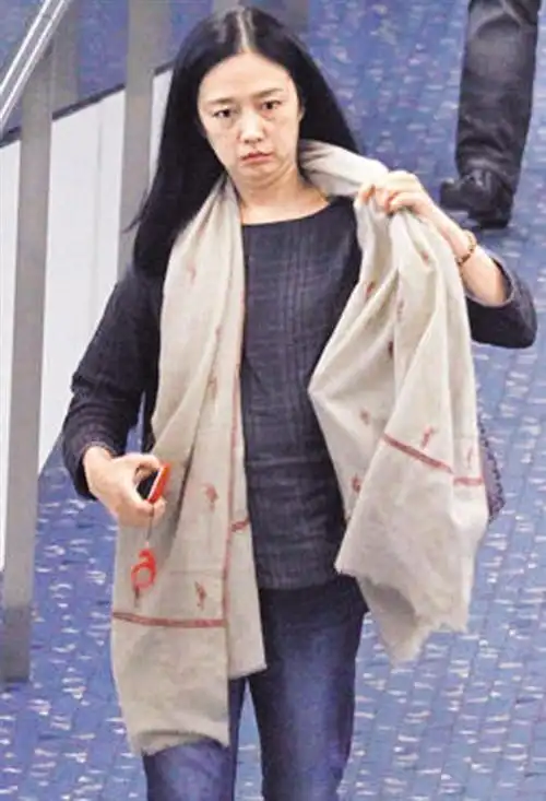 昨天有香港媒体报道,47岁"华嫂"朱丽倩已怀子4个月,上月底还拍到她飞