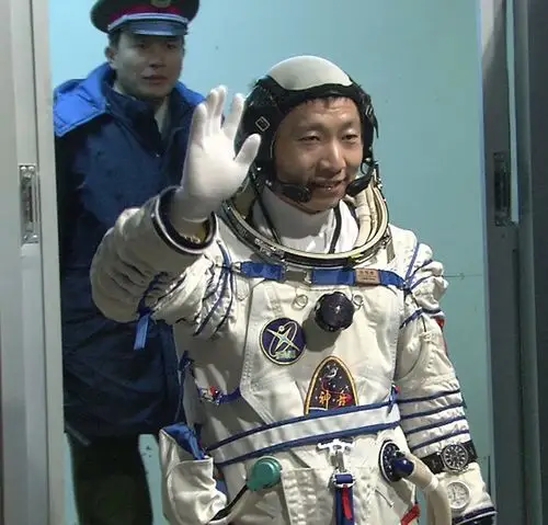 神舟五号载人飞船航天员杨利伟穿的舱内航天服