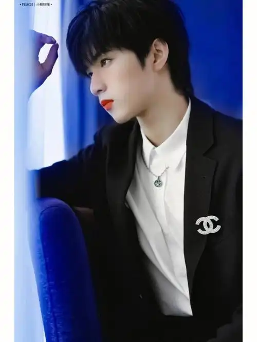 满月进刘耀文壁纸